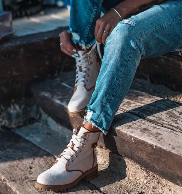 military beige boots Alejo