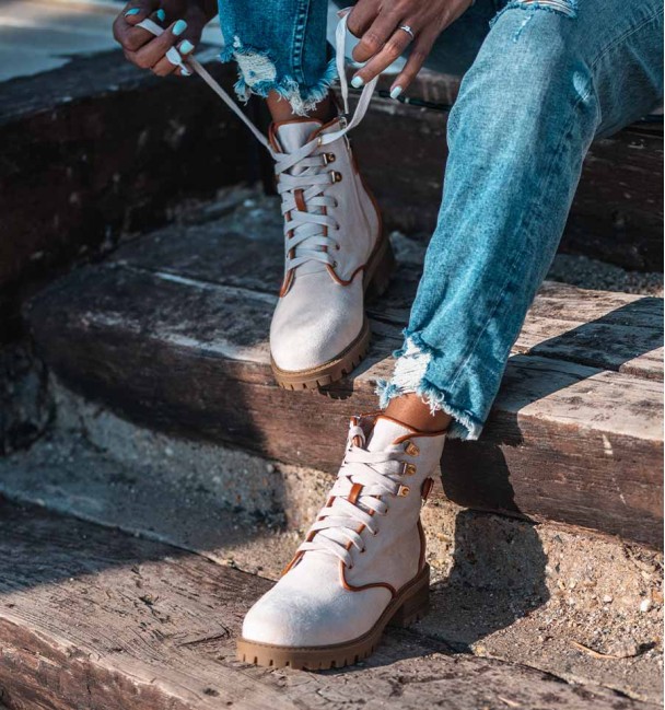 military beige boots Alejo