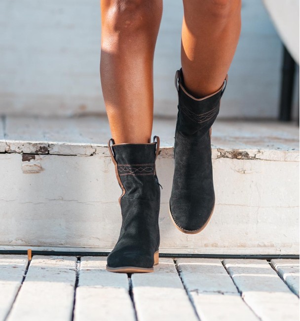 Padules mid-calf boots