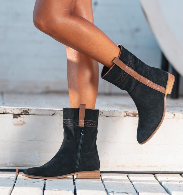 Padules mid-calf boots