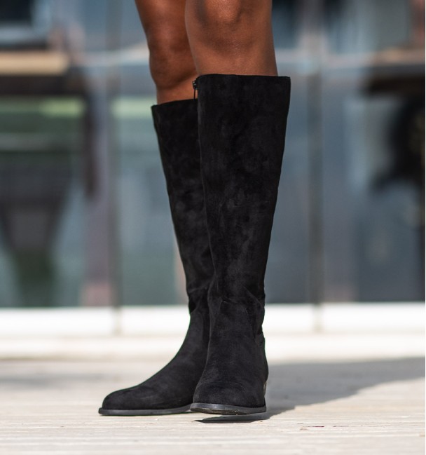 botas pretas de mulher