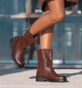 botas moteras cuero vegano marrón