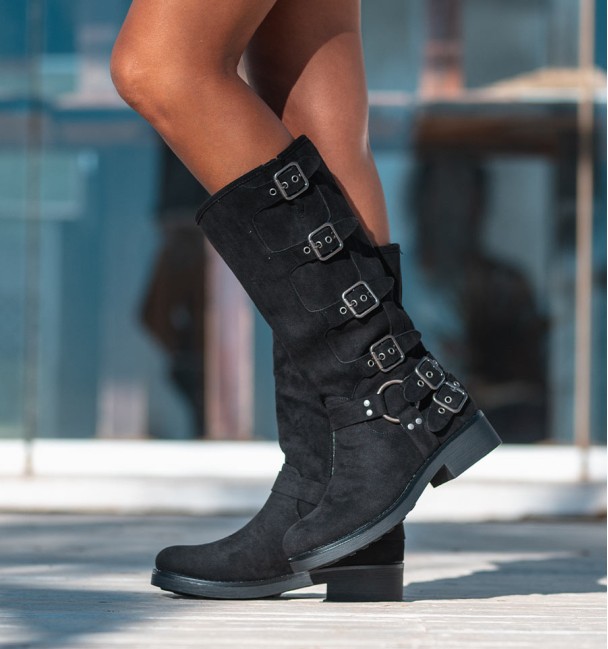 botas altas de motociclista cor preta com fivelas em material têxtil