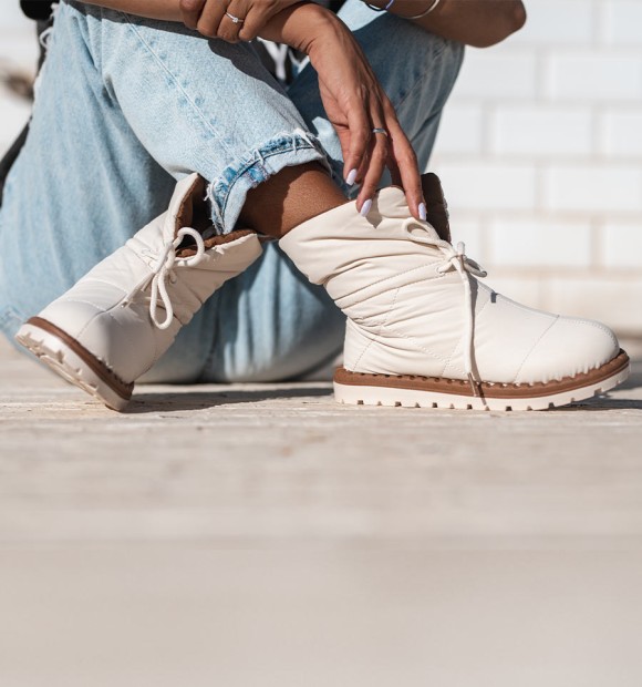 beige boots Pure Winter 2
