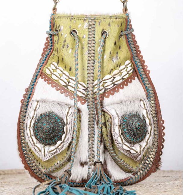 Bohemian bag with pockets, fringes, shells and beads. Pony skin and leather.