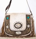 bolsa boho em pele com adornos em latão e osso esculpido zoom