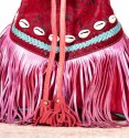 bolso boho chic tipo saco con flecos y pelo de potro rojo con pintas.
