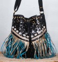 bolso boho chic tipo saco con flecos y pelo de potro negro y plata.