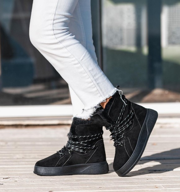 mid-calf Australian lace-up boots with fur lining 2