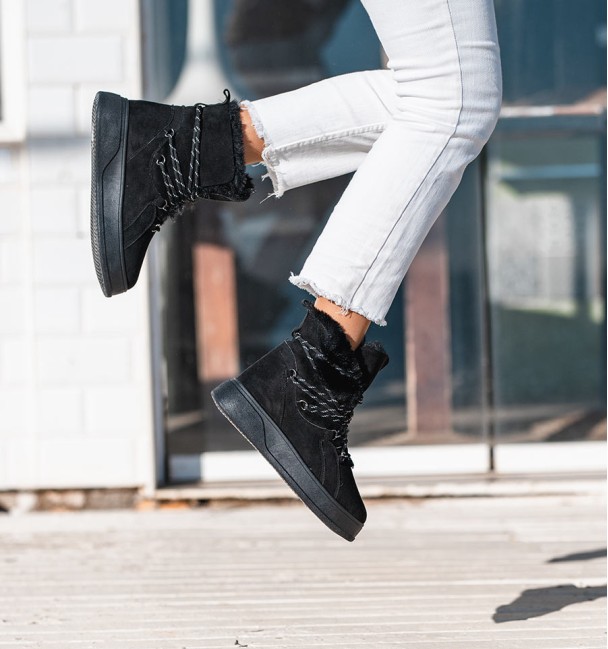 mid-calf Australian lace-up boots with fur lining