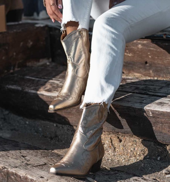 Botas de cowboy douradas para mulher, de cano médio e salto médio. Vegan 2