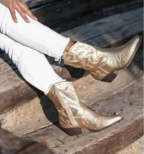 Botas de cowboy douradas para mulher, de cano médio e salto médio. Vegan