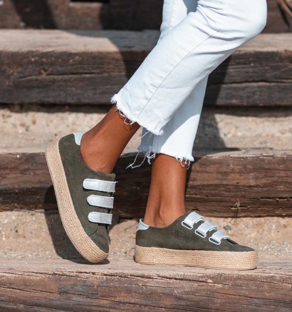 Zapatillas verdes con velcro