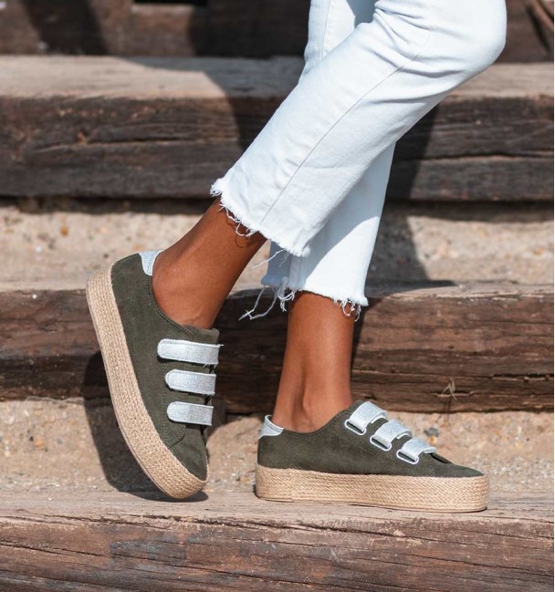 Zapatillas verdes con velcro