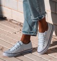 Zapatillas blancas cuerina con puntera goma