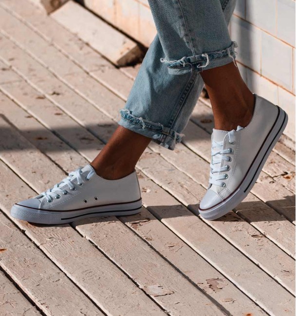 White leather trainers with rubber... White leather trainers with rubber...