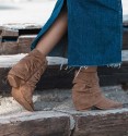 Brown ankle boots in brown made of suede-like fabric. Low heel and inner zip