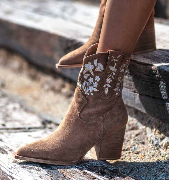 Brown cowboy boots with heel Flowers 2