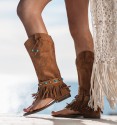 botas sandalias camel estilo bohemio con flecos y adornos. Animal free