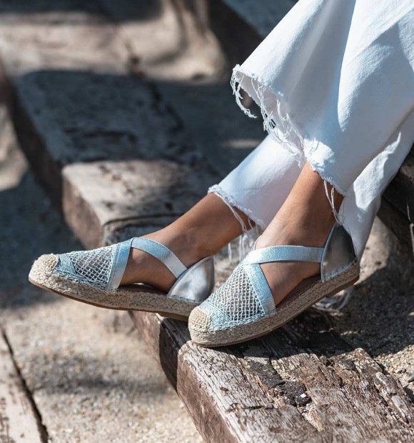 silver espadrilles with crossed elastic straps on the instep and original woven toe cap. Animal free 2