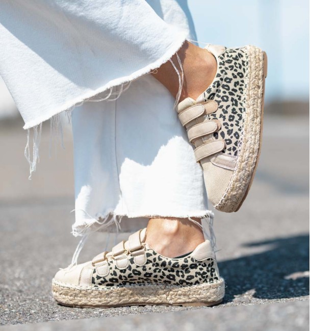 Printed canvas sneakers with esparto sole. Golden velcro fastening, beige toe cap and tongue.