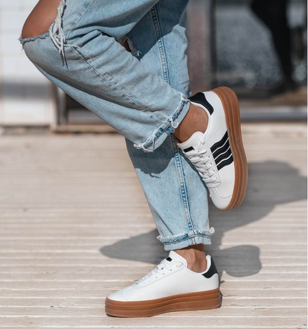 zapatillas textiles blancas y negras con doble suela de goma marrón y. Animal free.