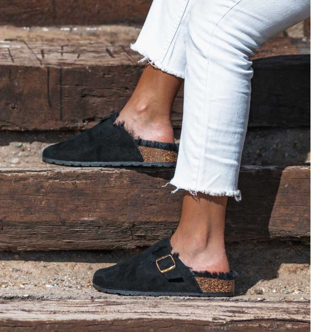 Women's black clogs for winter. Cork and rubber sole, warm inside. Animal free Women's black clogs for winter. Cork and rubber sole, warm inside. Animal free