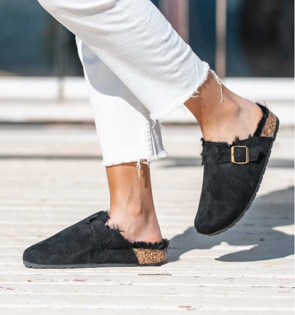 Women's black clogs for winter. Cork and rubber sole, warm inside. Animal free Women's black clogs for winter. Cork and rubber sole, warm inside. Animal free