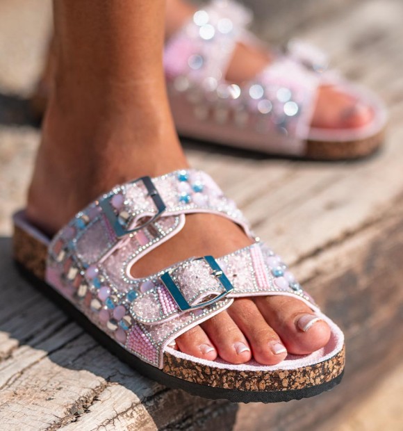 bio sandals with buckles and beads in pink tones