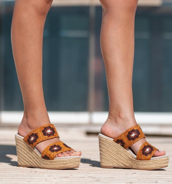 esparto wedges with white upper and coloured flowers 2