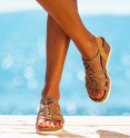 Sandalias de estilo hippie chic con plataforma de corcho y empeine de croché con adornos de piedras colores