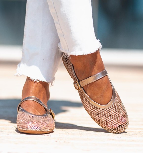 Mess ballerinas in gold colour. 2