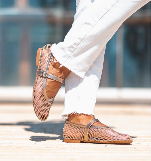 Sabrinas Mess em cor dourada