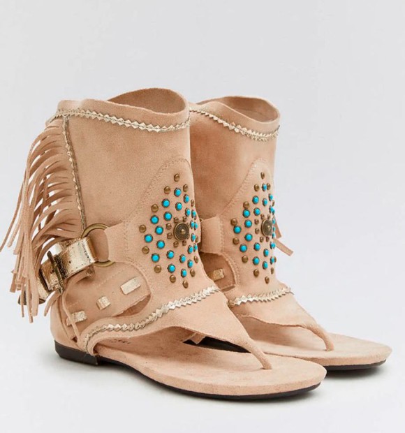 botas sandalias boho en color beige con flecos y piedras 2