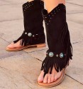 Botas sandalias negras con flecos y adornos. Sandalias bohemias de material textil