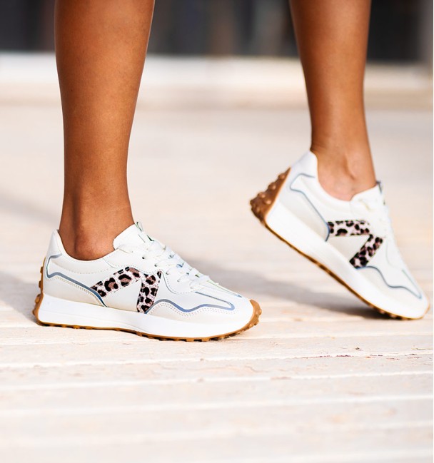 High sole trainers with combined colours and leopard print. High sole trainers with combined colours and leopard print.