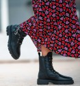 Botas biker negras para mujer. Botas de estilo militar con hebillas y cordones, cremallera interior. Cuero vegano