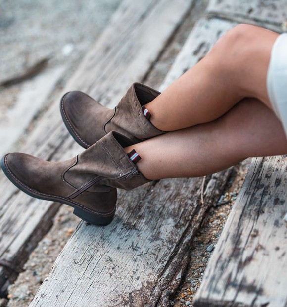 Brown country boots with pull tabs and waxed toe cap, inside zip. Animal free 2