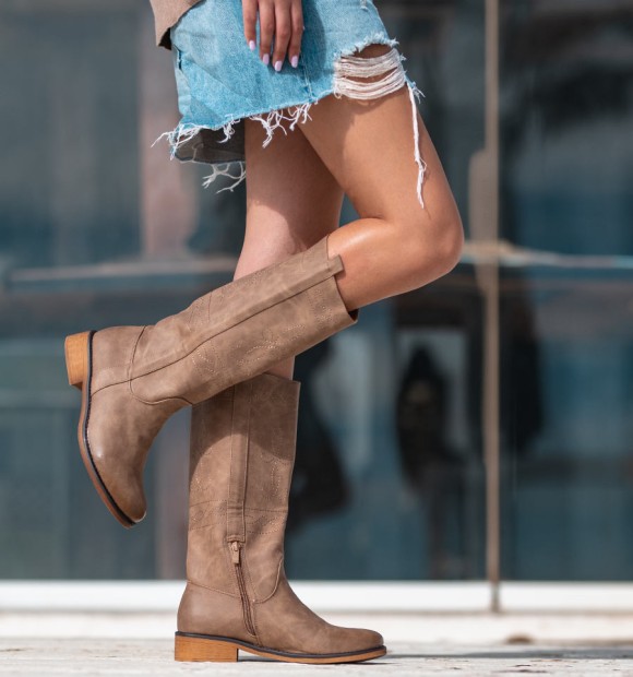 Light brown camper boots, embroidered leather and inner zip, darker toe cap. 2
