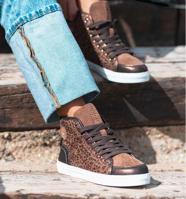 zapatillas deportivas botín en marrones con print leopardo. Textiles e interior cálido. Animal free