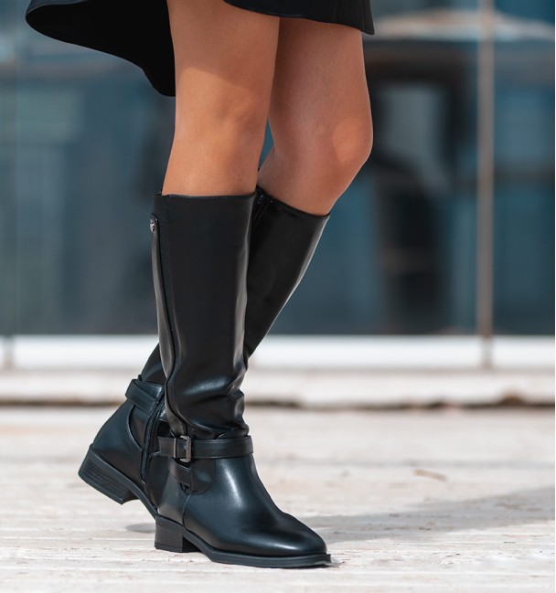 Black high top boots with inner zip and elastic on the outer side, buckle detail on the ankle. Vegan
