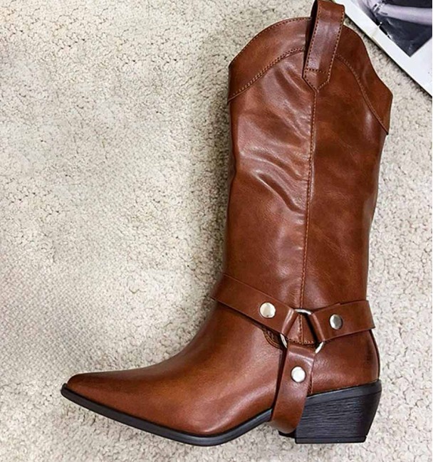 Botas de cowboy castanhas amovíveis, podem ser usadas como botas de cano alto ou retirar o cano e usar como botins.
