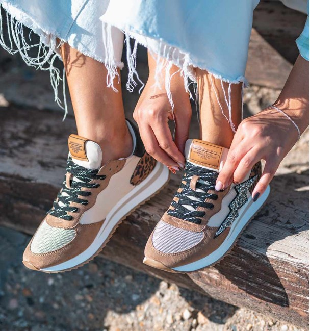 Women's trainers in combined materials with glitter stripes on the side and animal print heel. brown and beige colours.