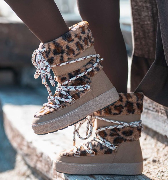 apres ski boots with leopard animal print sheepskin and climbing laces. Animal free 2
