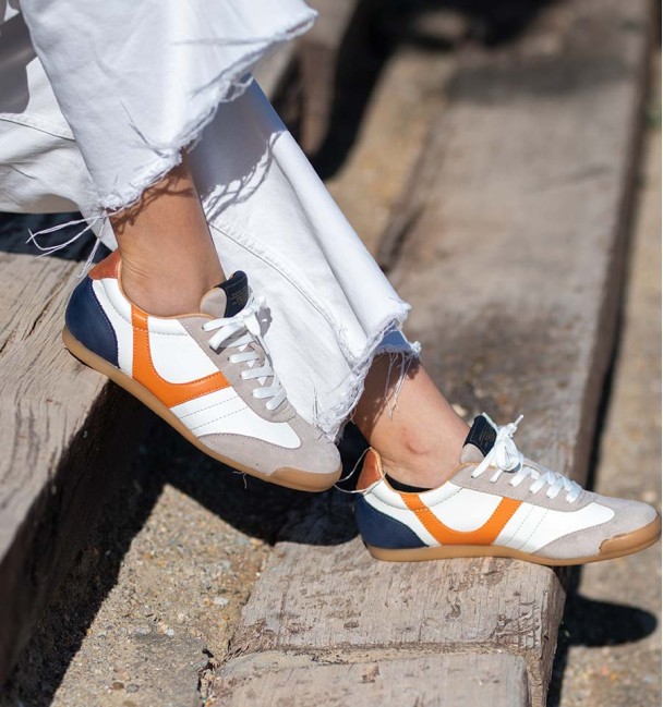 Zapatillas deportivas detalle naranja