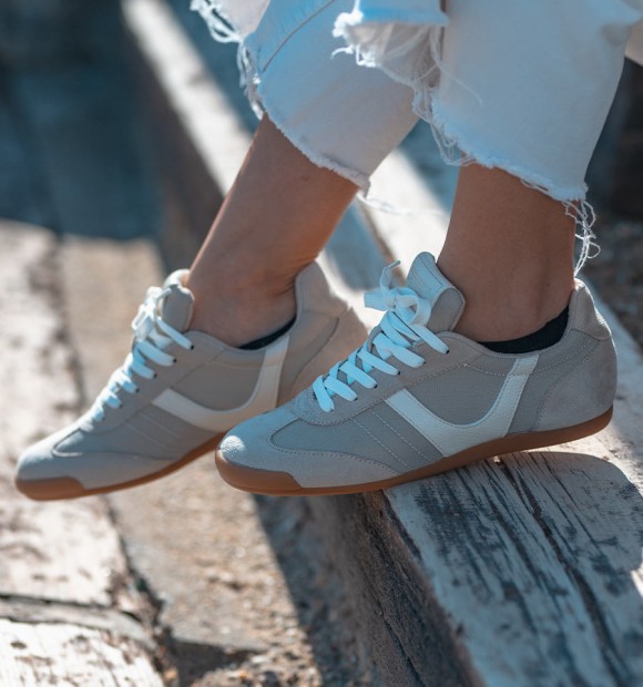 Ecru sneakers with suede toe cap and white detail 2