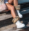 Botas apre ski en color beige acolchadas con pelo sintético arriba y suela alta