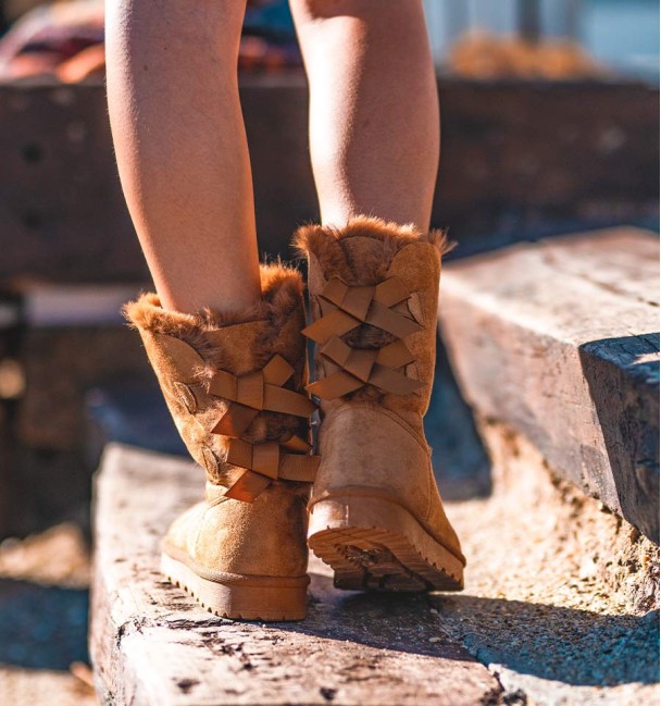 Botas australianas castanho com laços