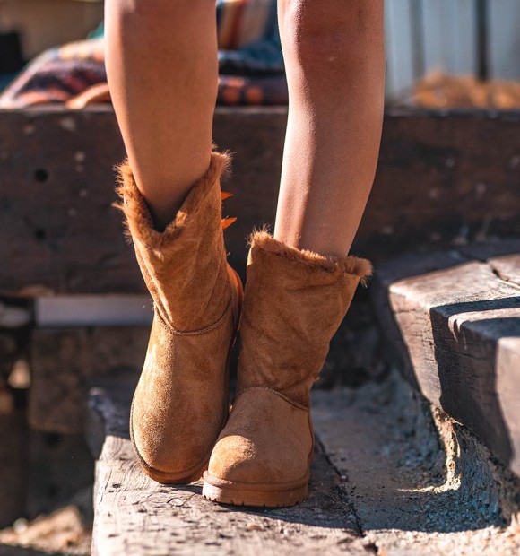 Botas australianas marrones media caña lazos 2