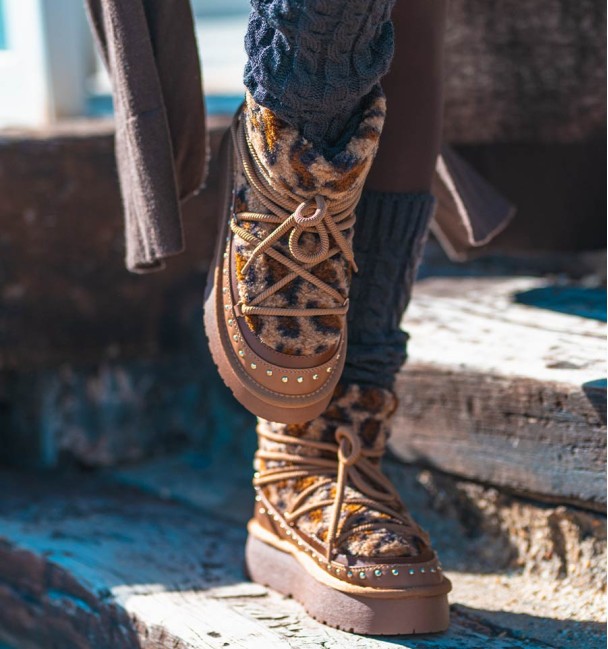 apres ski boots with animal print fur, high sole and laces. Vegan